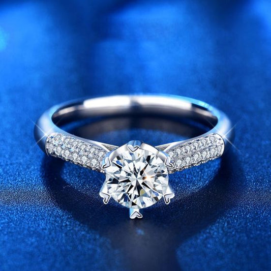 Six-Claw Round Moissanite Ring in 925 Sterling Silver