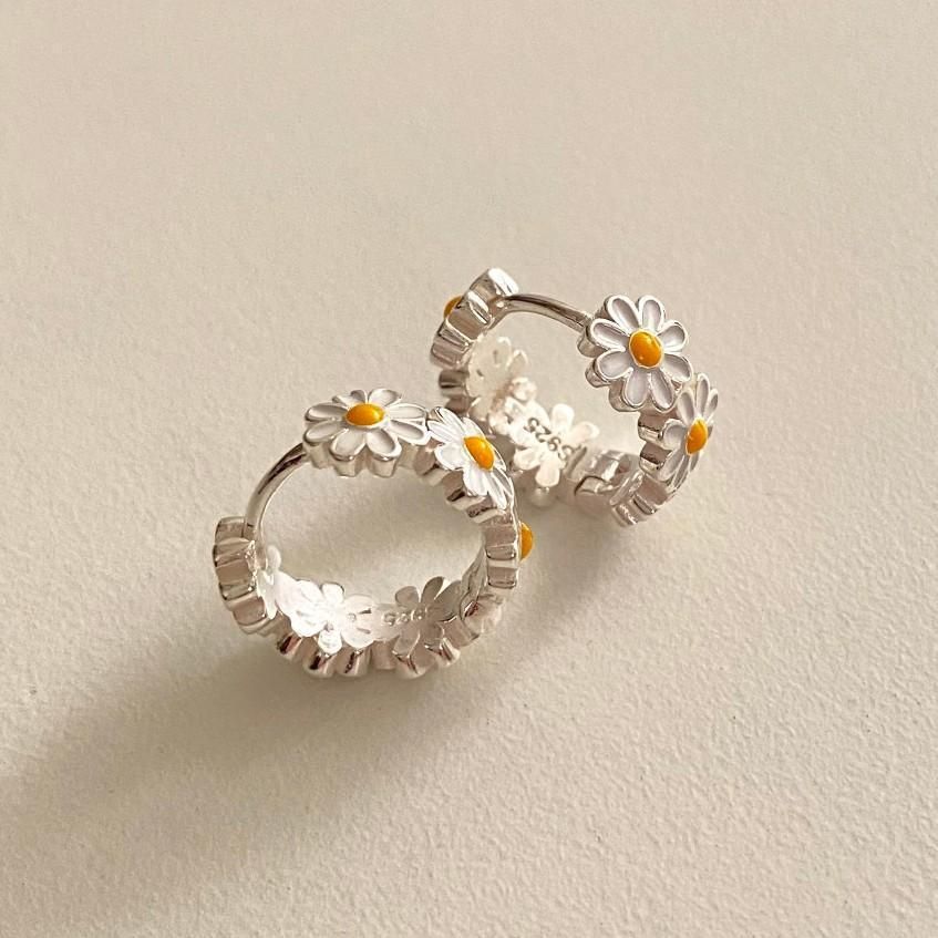 Sweet Daisy 925 Sterling Silver Hoop Earrings