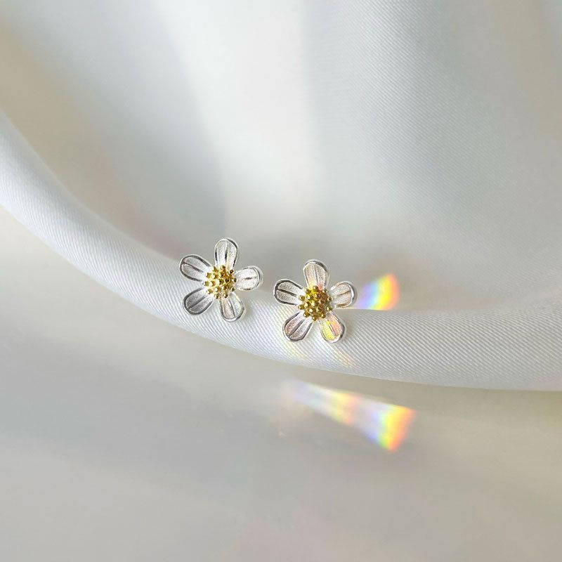 White Daisy S999 Sterling Silver Stud Earrings