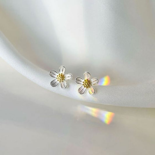 White Daisy S999 Sterling Silver Stud Earrings