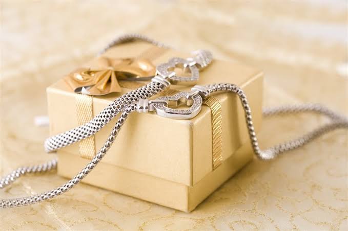 Gifting Fine Jewelry: How to Pick the Perfect Piece for Every Personality