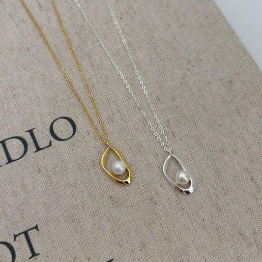 Irregular Pearl Necklace in 925 Sterling Silver