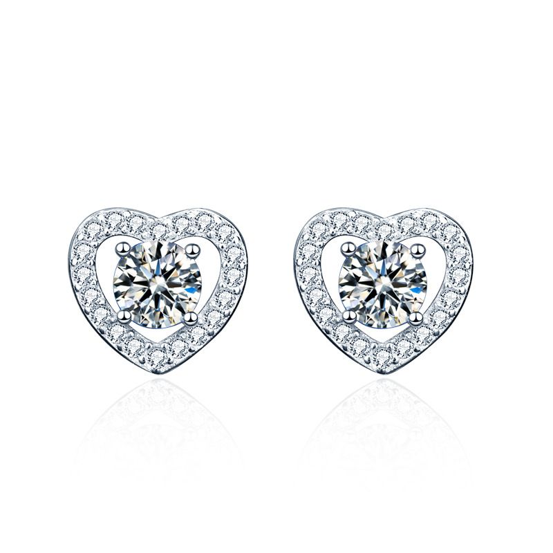 Four-Claw Heart Moissanite Stud Earrings