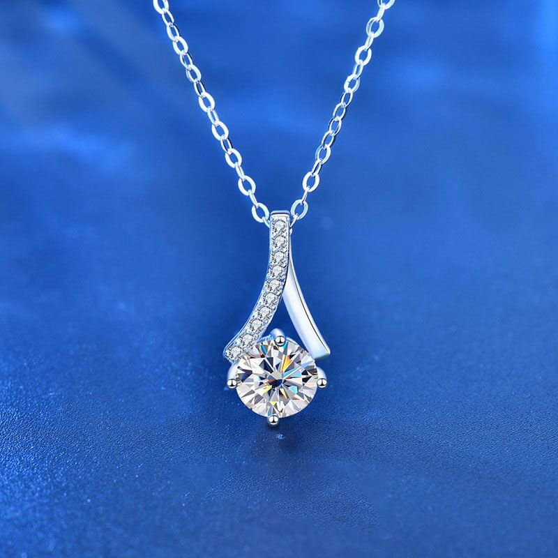 Round Moissanite Waterdrop Necklace in 925 Sterling Silver