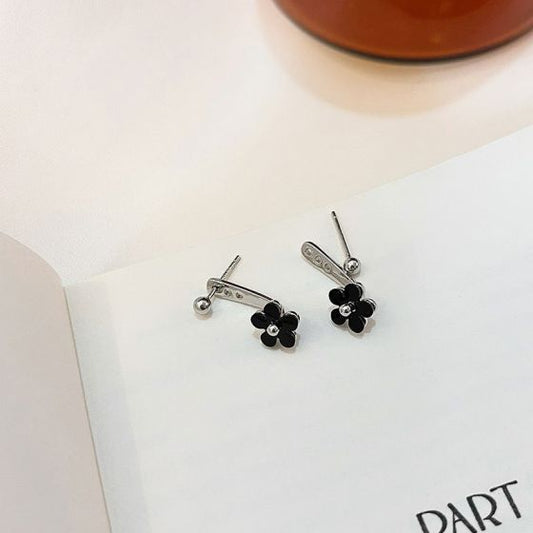 Sweet Black Flower Sterling Silver Dangling Earrings