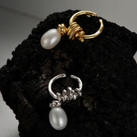 Holiday Oval Natural Pearl Twisted Non-Pierced Earring (Single)