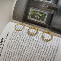 Holiday Hollow Twisted Index Ring