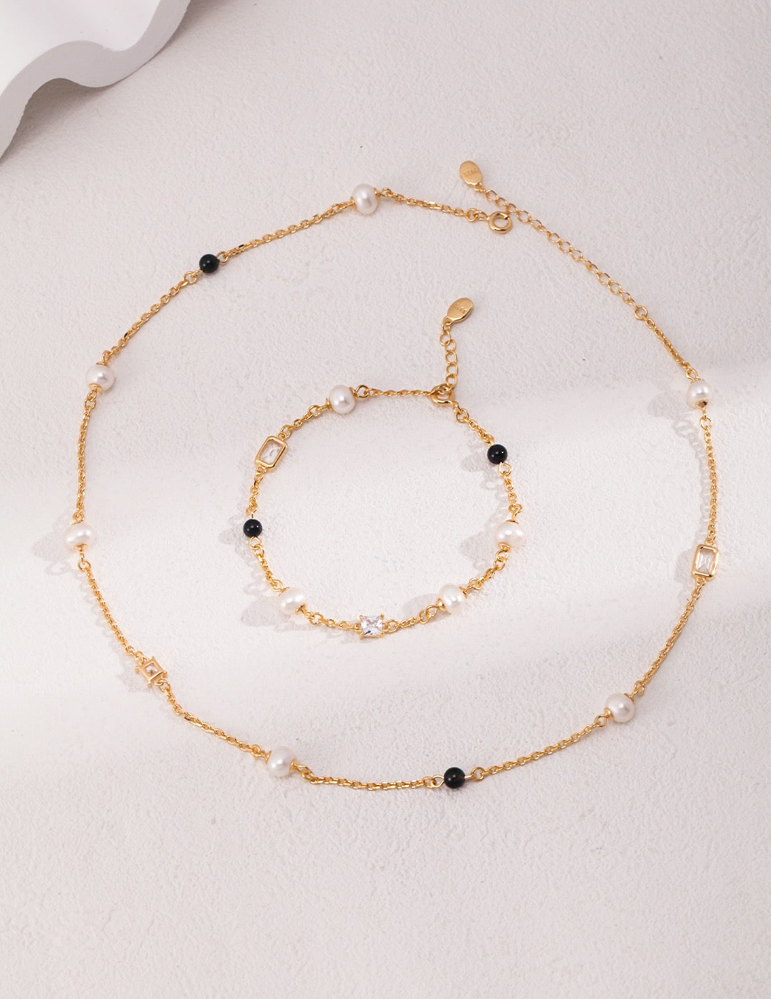 18K Gold Plated Sterling Silver Minimalist Bracelet with Pearls and Onyx
